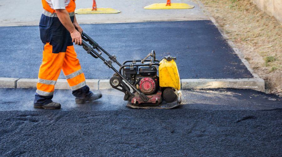Professional gutter cleaning in Newhebron, MS